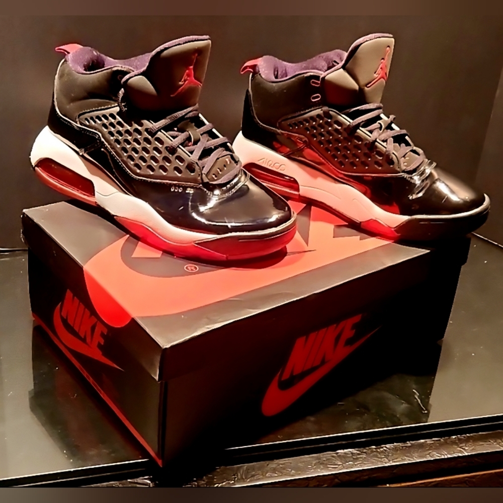Nike Air Jordan Maxin Men's 8.5 200 Black Gym Red CD6107-001 Sneakers